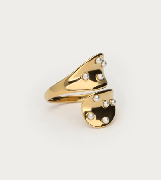 Anillo de diseño envolvente