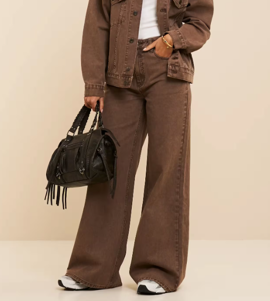 Jeans wide leg con efecto lavado