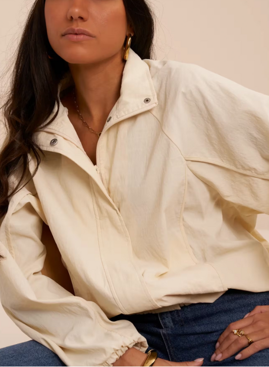 Chaqueta de inspiración deportiva