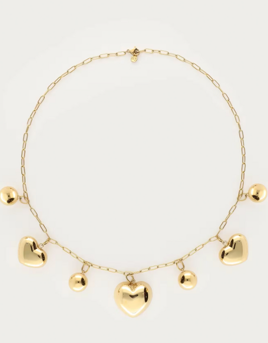 Collar llamativo con corazones