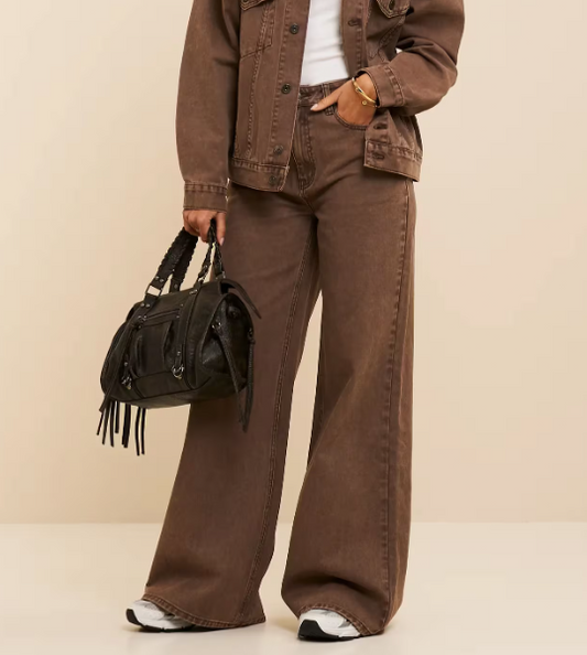Jeans wide leg con efecto lavado