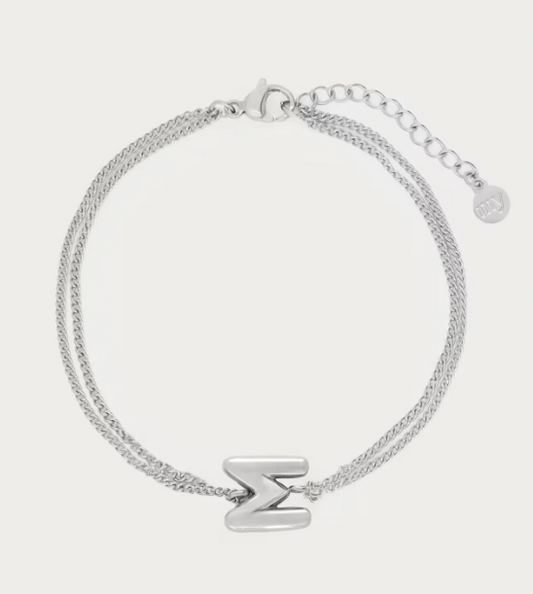 Pulsera llamativa con inicial