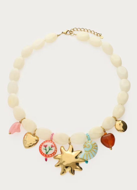 Collar con dijes multicolor