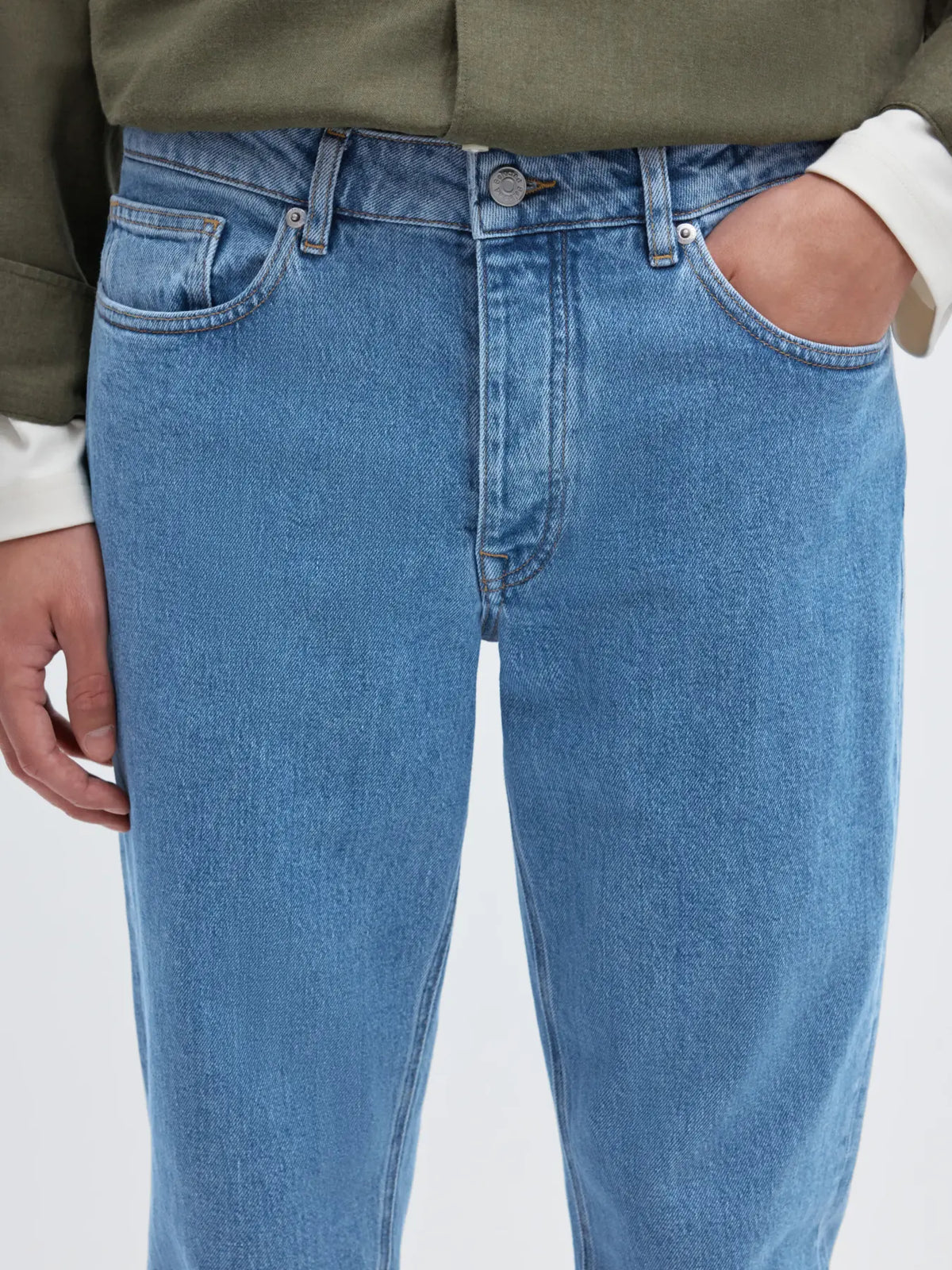 Jeans de corte slim confeccionados en denim