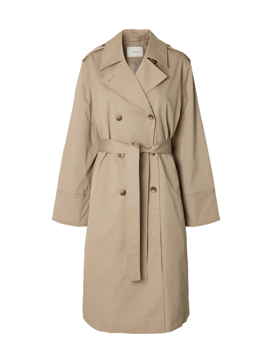 Gabardina con diseño estructurado